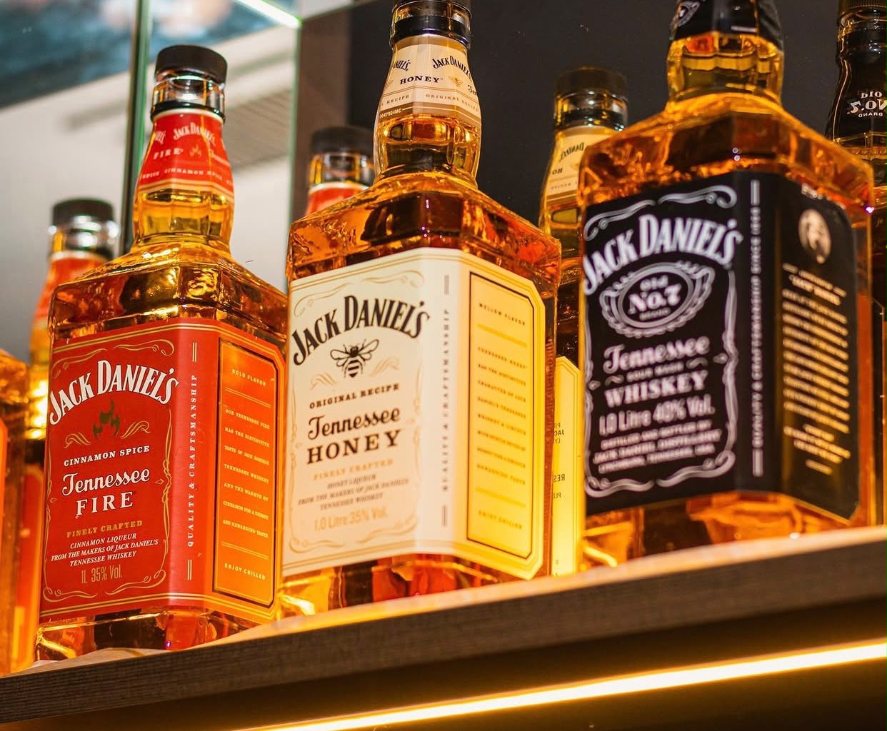 Prateleira Jack Daniel's na Libertá