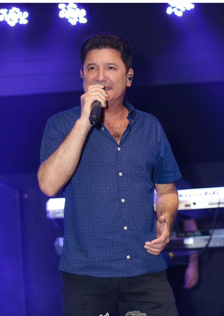 Salatiel Rosa no palco com o Grupo Libertá